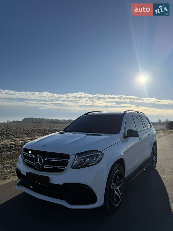 Mercedes-Benz-4