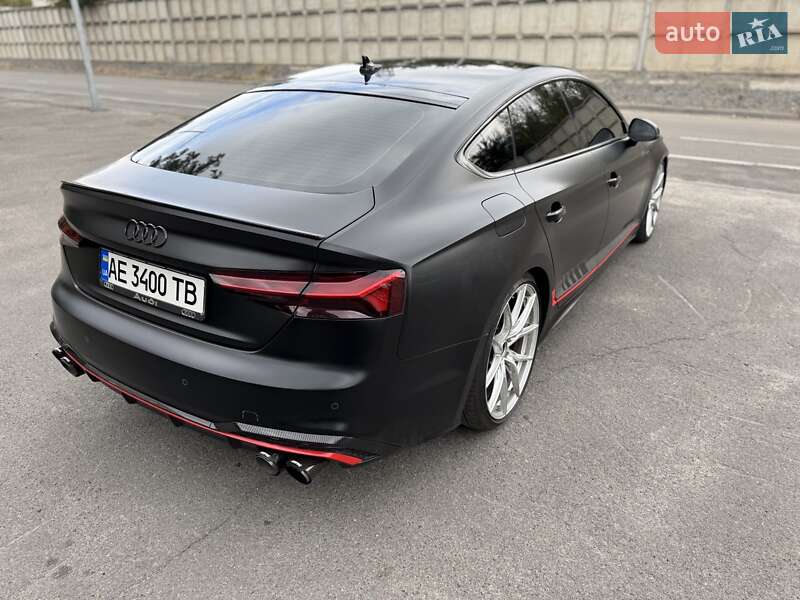 Audi-8