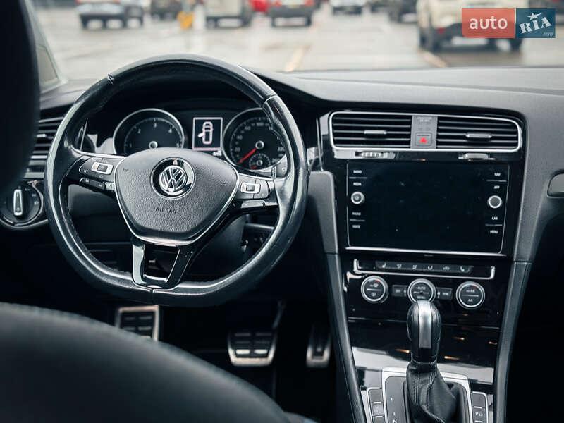 Volkswagen Golf 2020