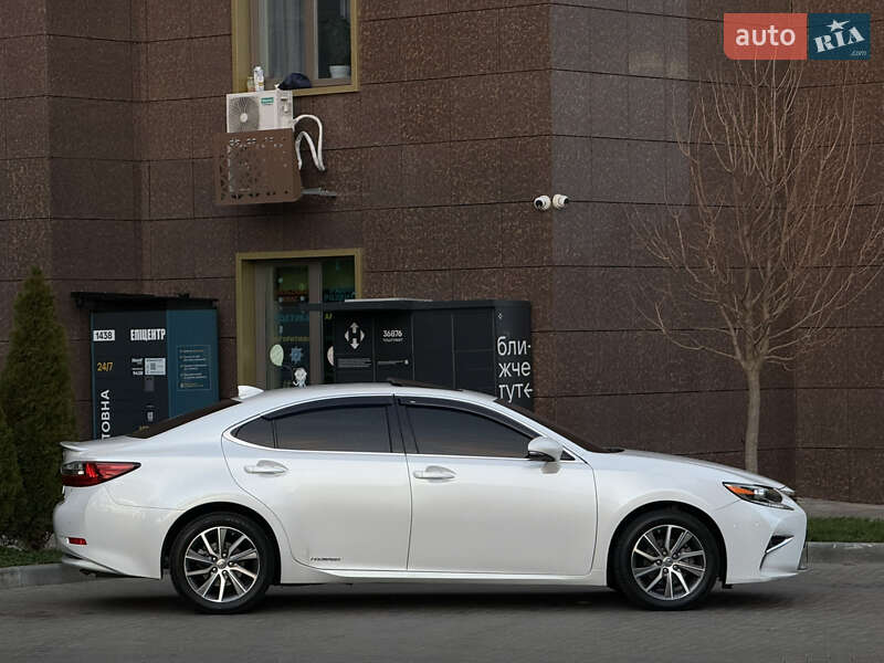 Lexus ES 2016