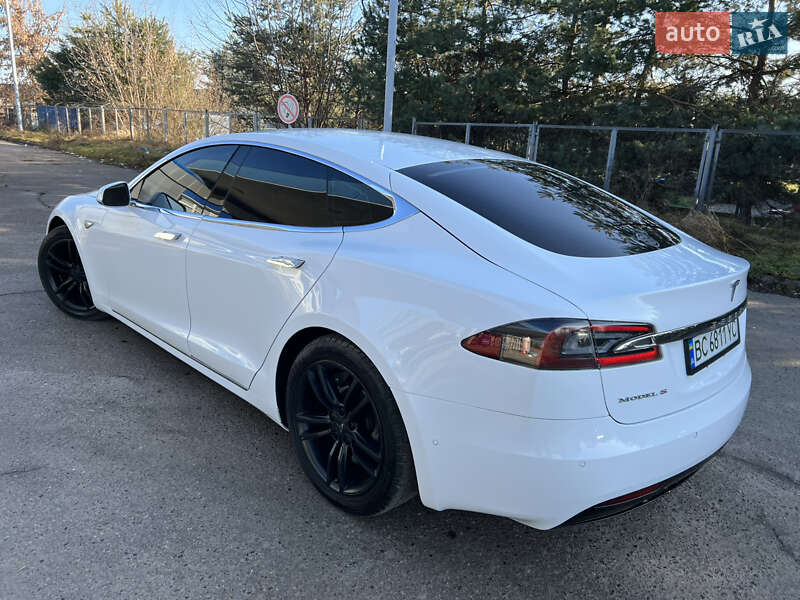Tesla Model S 2016