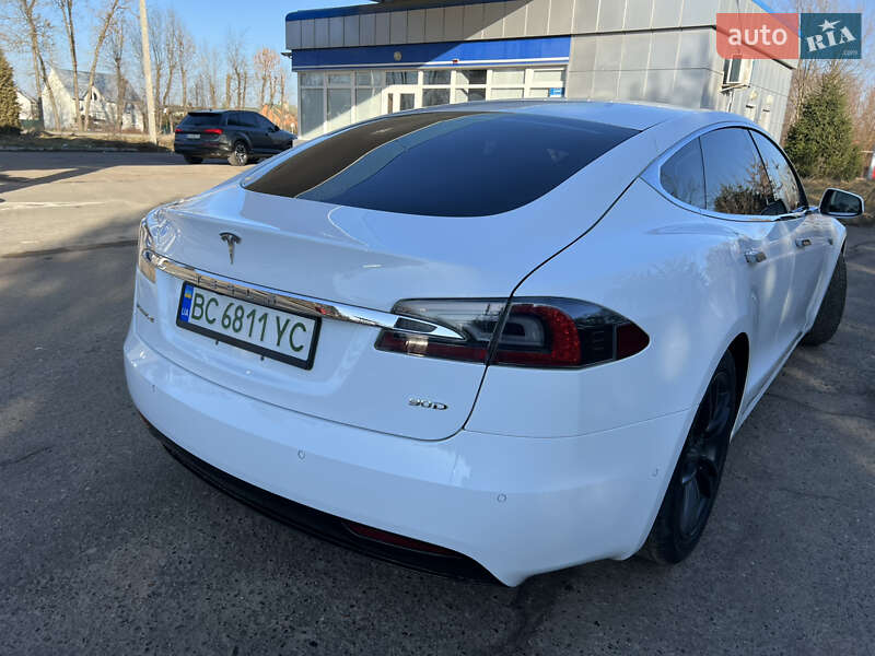 Tesla Model S 2016