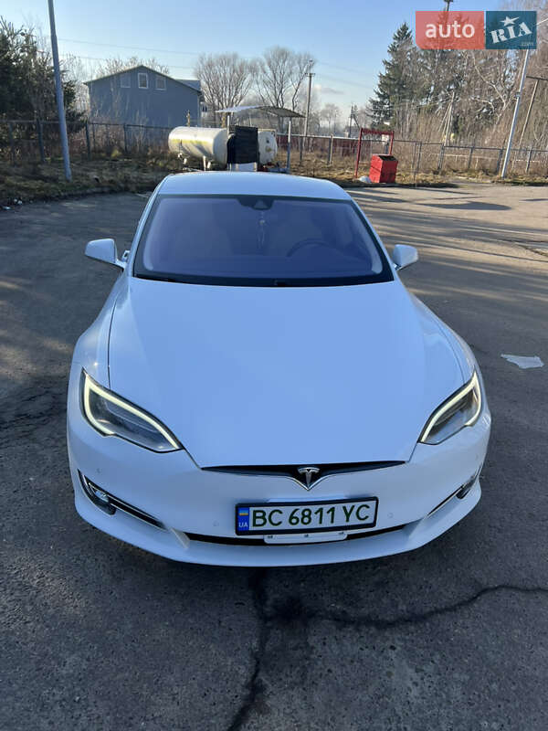 Tesla Model S 2016