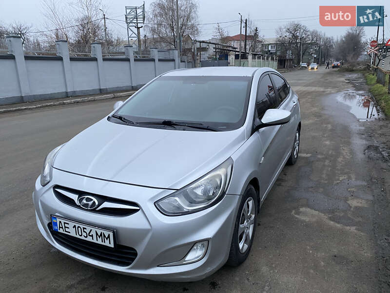 Hyundai Accent 2012
