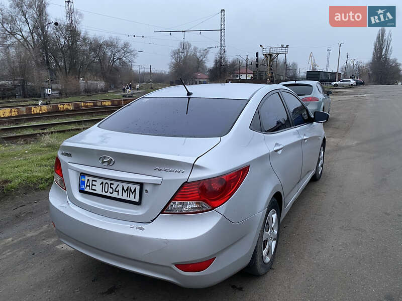 Hyundai Accent 2012