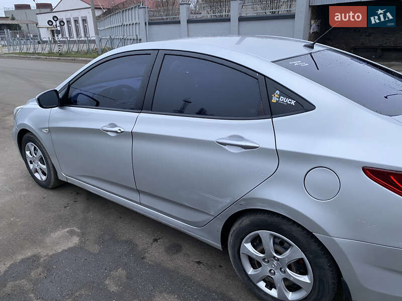 Hyundai Accent 2012