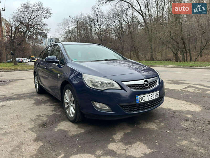 Opel Astra 2012