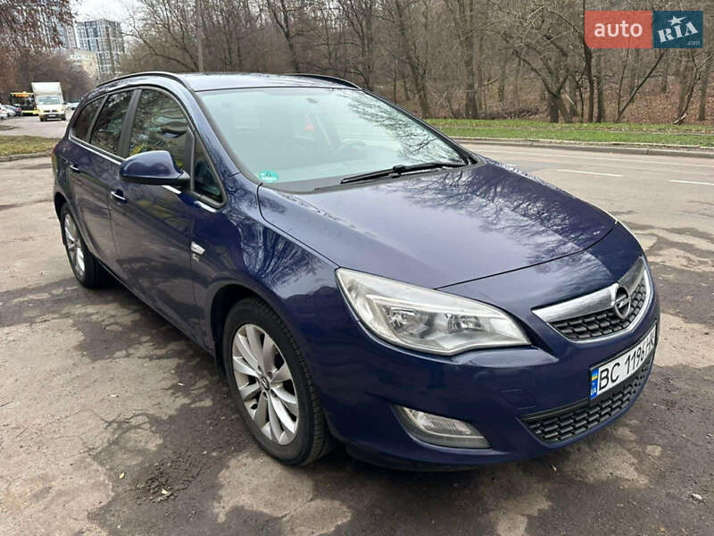 Opel Astra 2012