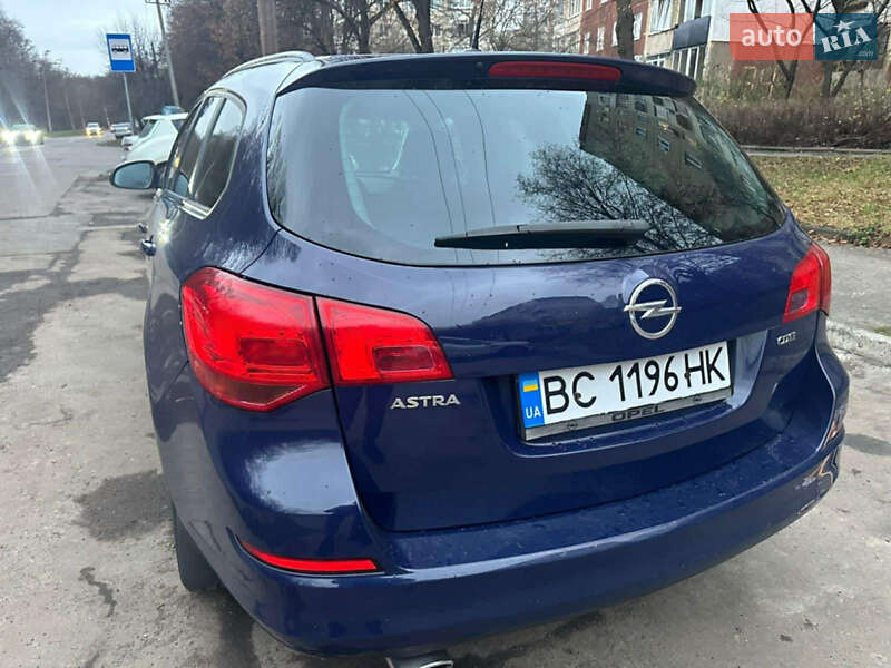 Opel Astra 2012