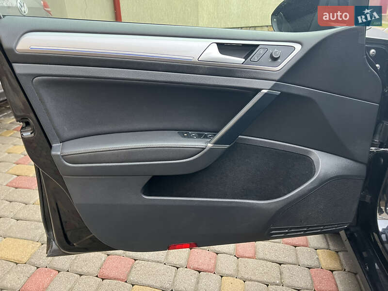 Volkswagen e-Golf 2015