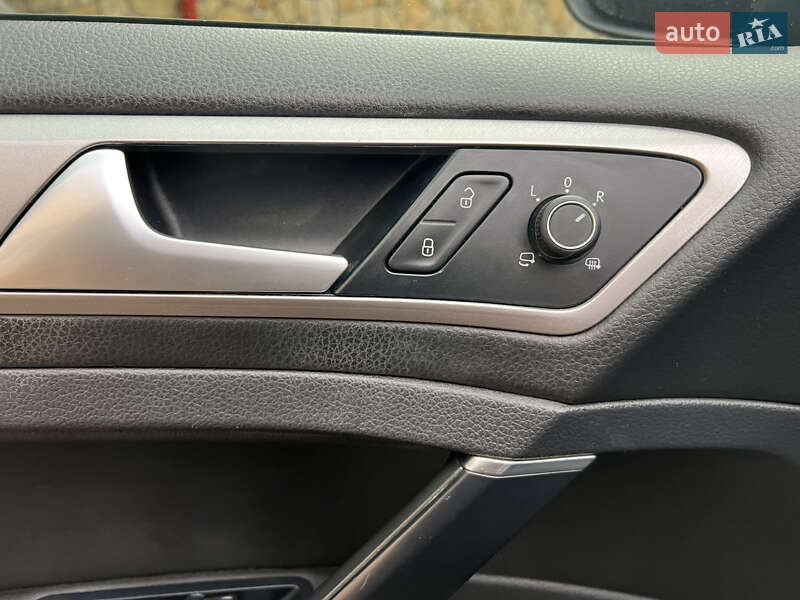 Volkswagen e-Golf 2015