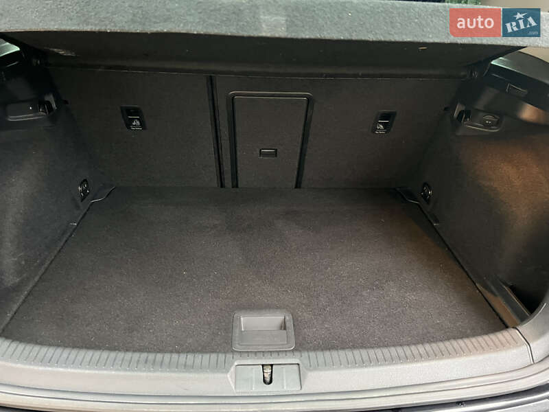 Volkswagen e-Golf 2015