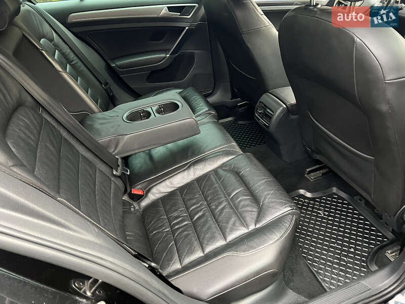 Volkswagen e-Golf 2015