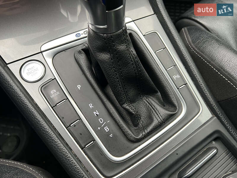 Volkswagen e-Golf 2015