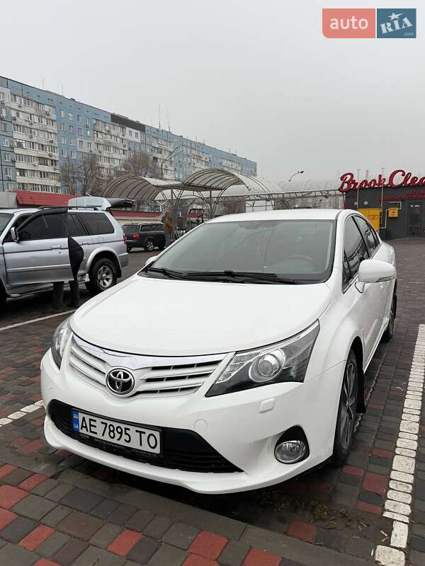 Toyota Avensis 2012