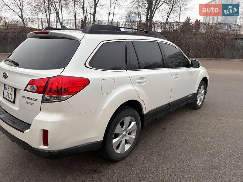 Subaru Outback 2011