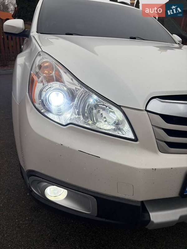Subaru Outback 2011