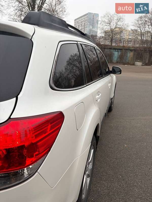 Subaru Outback 2011