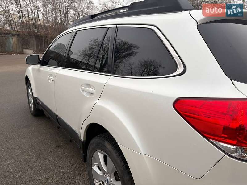 Subaru Outback 2011