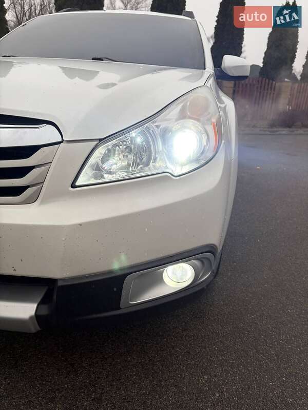 Subaru Outback 2011