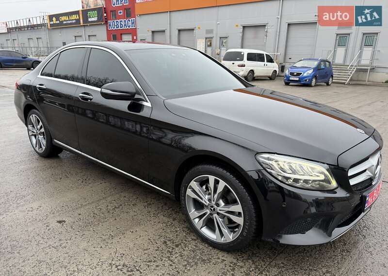 Mercedes-Benz-23