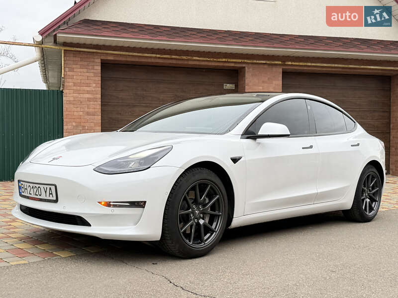Tesla Model 3 2020