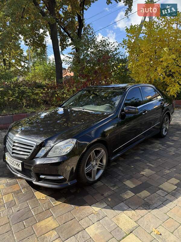 Mercedes-Benz-9