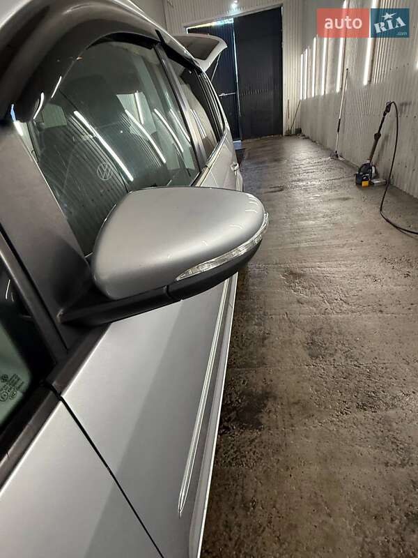 Volkswagen Touran 2011