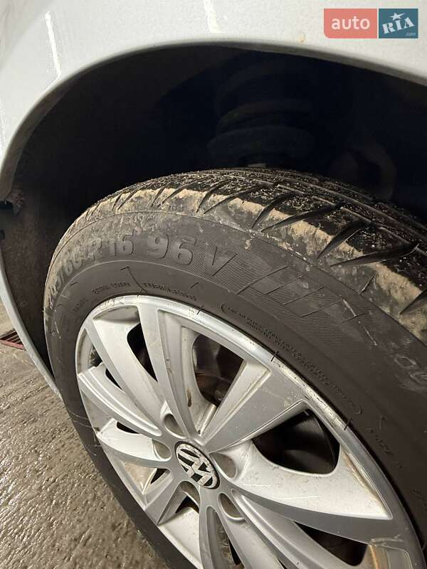 Volkswagen Touran 2011