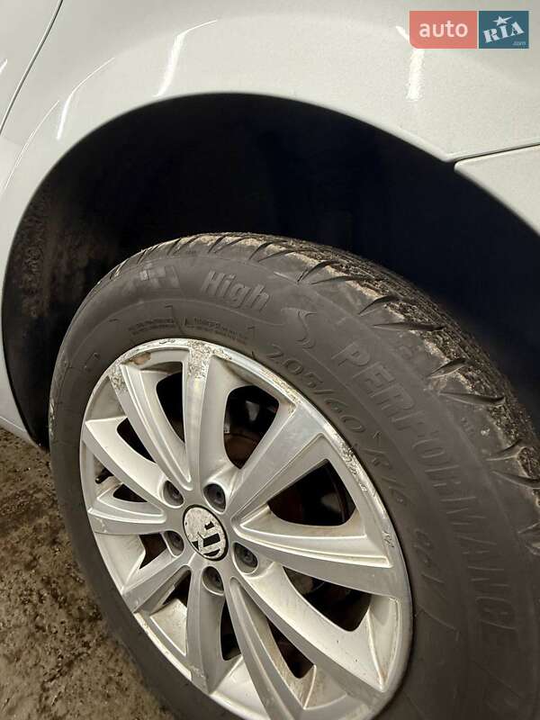 Volkswagen Touran 2011