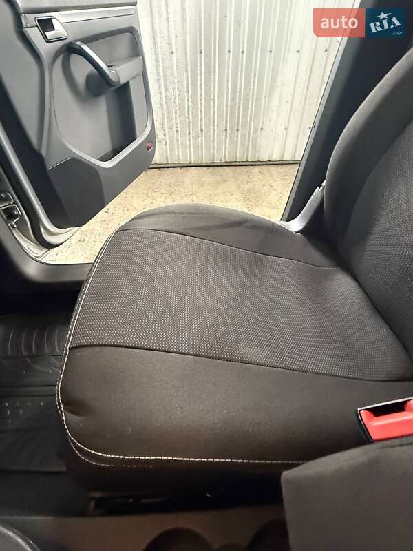 Volkswagen Touran 2011