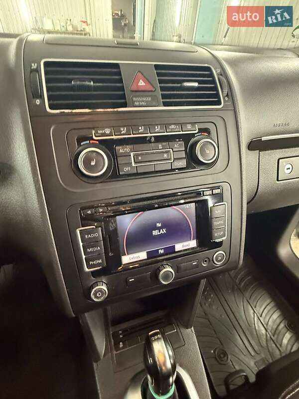 Volkswagen Touran 2011