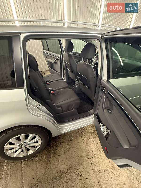 Volkswagen Touran 2011