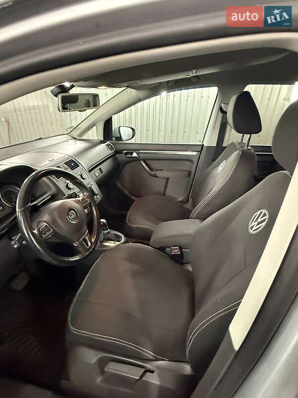 Volkswagen Touran 2011