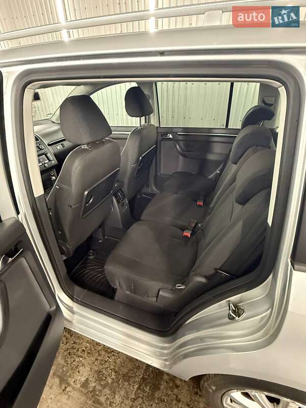 Volkswagen Touran 2011