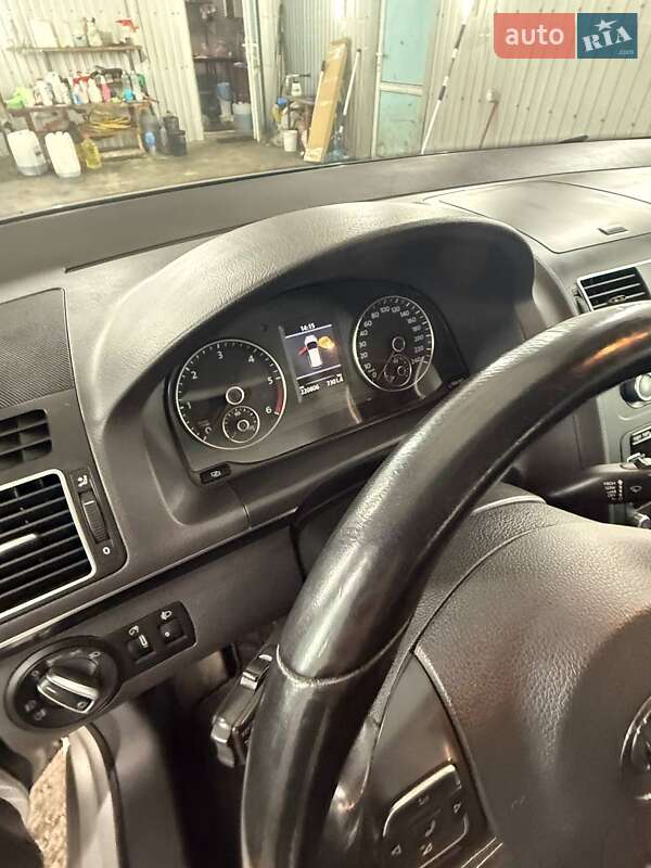 Volkswagen Touran 2011