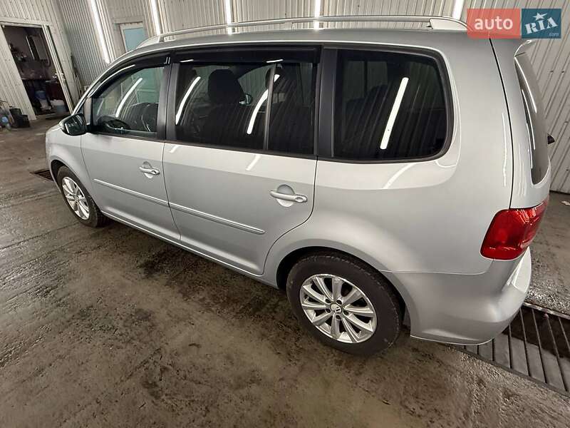 Volkswagen Touran 2011