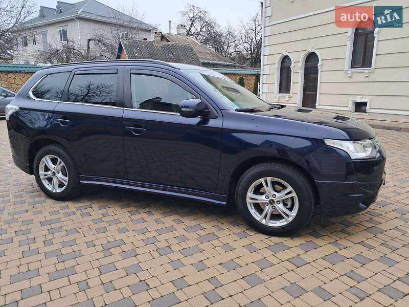 Mitsubishi Outlander 2013