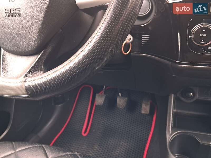 Mitsubishi Outlander 2013