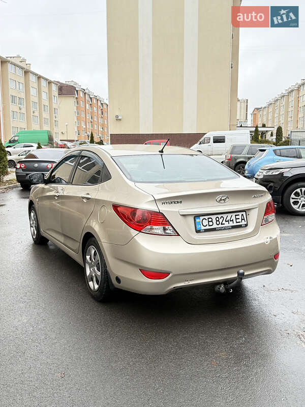 Hyundai Accent 2011