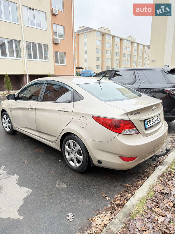 Hyundai Accent 2011
