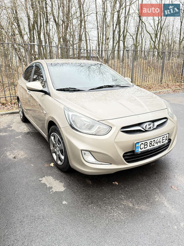 Hyundai Accent 2011
