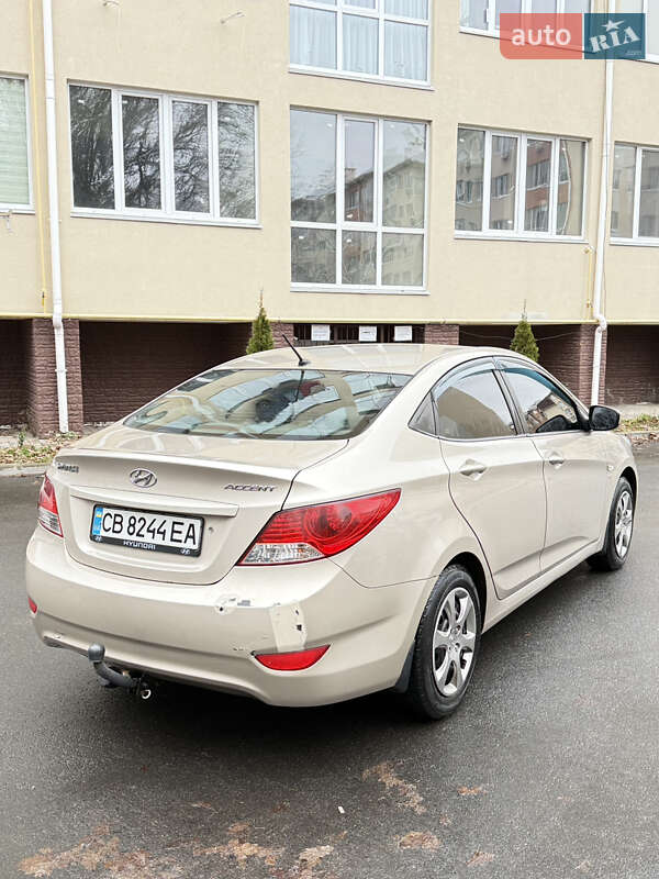 Hyundai Accent 2011