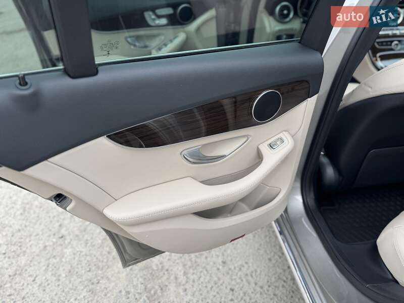 Mercedes-Benz C-Class 2019