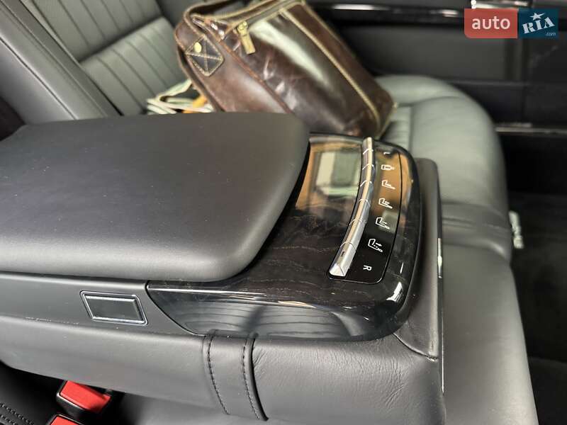 Mercedes-Benz S-Class 2009