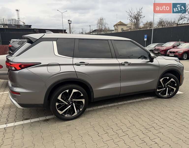 Mitsubishi Outlander 2021