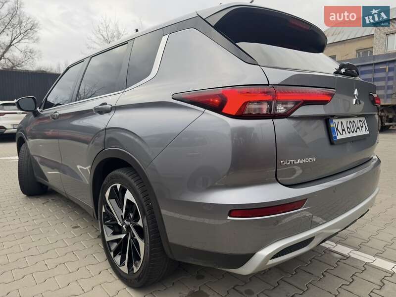 Mitsubishi Outlander 2021
