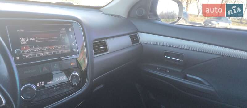 Mitsubishi Outlander 2017