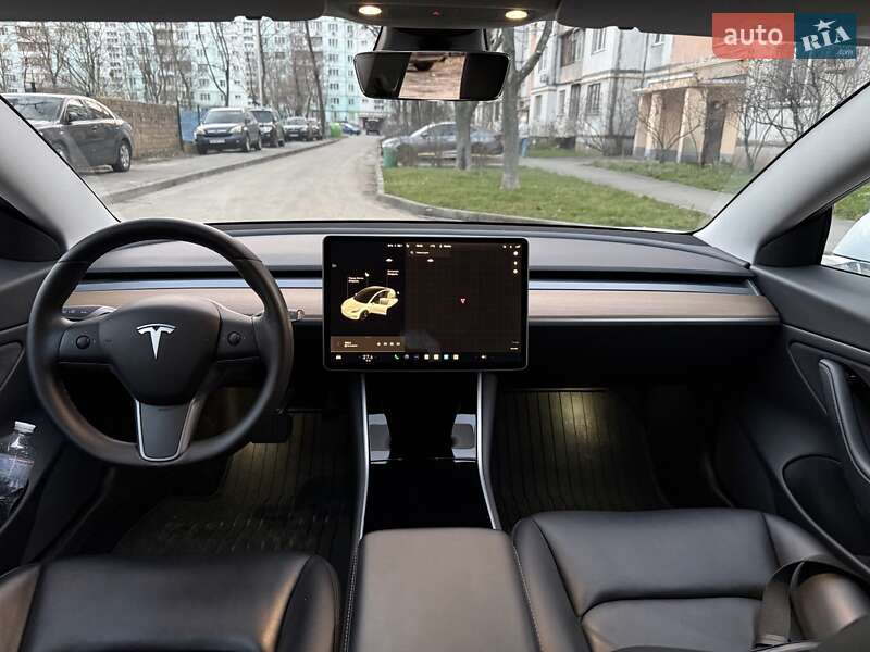 Tesla Model 3 2020