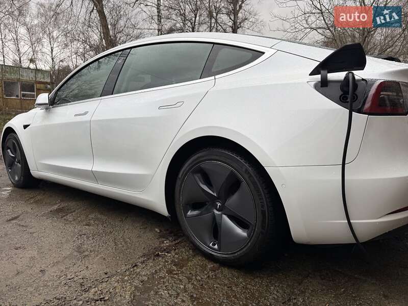 Tesla Model 3 2020